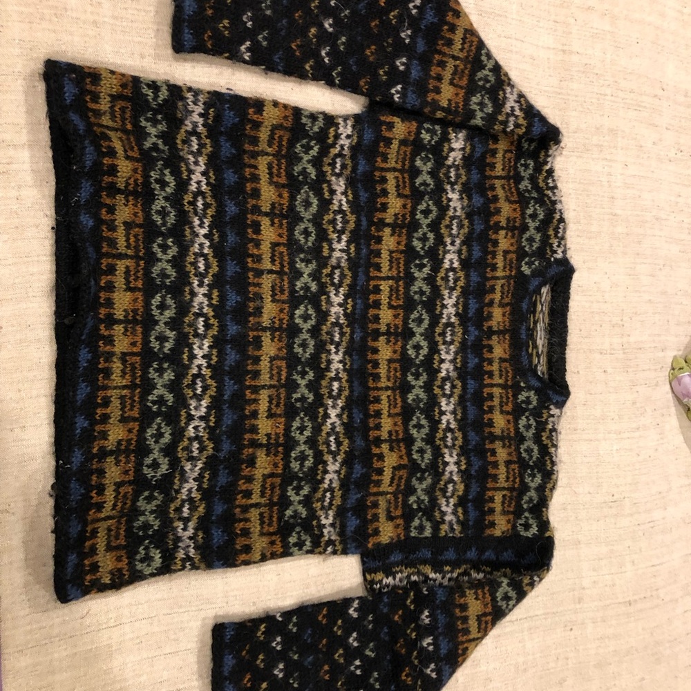 Vintage Hand knit sweater beautiful pattern